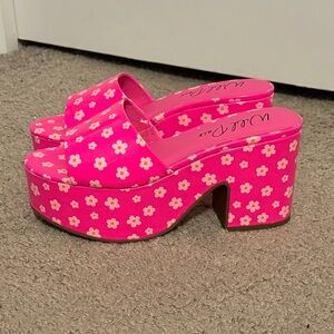 Cute Wild Pair size 6.5 pink daisy Melbourne platform wedge slip on shoes new